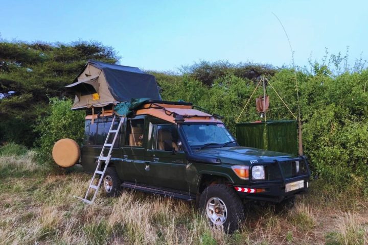 LCruiser With Double Roof Top Tent