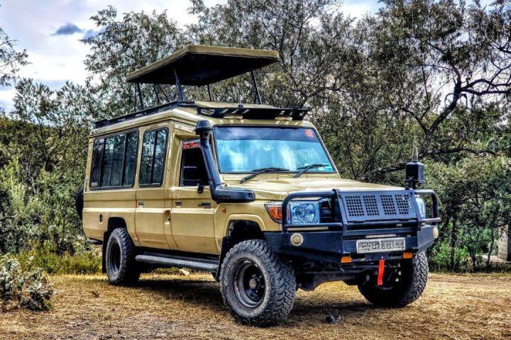 Luxurious Safari Land Cruiser (1)